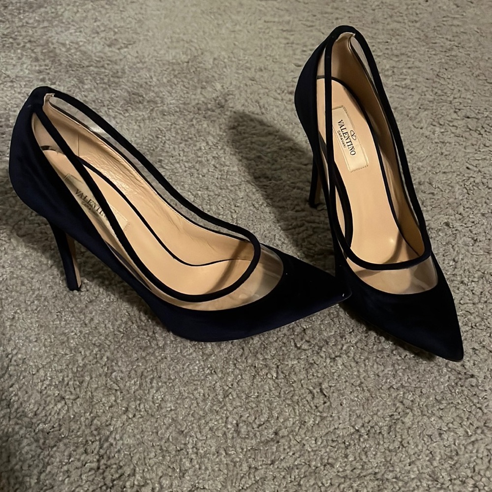 Authentic Valentino Garavani Blue Velvet heels/pumps